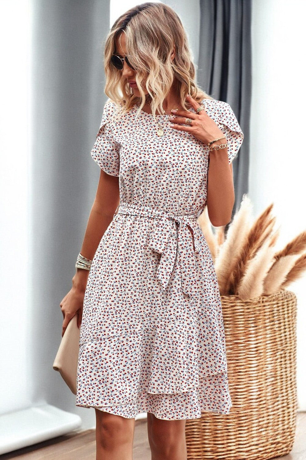Éléanor - Mini robe avec ceinture et manches fleuries