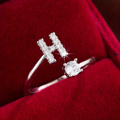 Bague initiale personnalisée en zircons scintillants