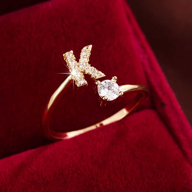 Bague initiale personnalisée en zircons scintillants