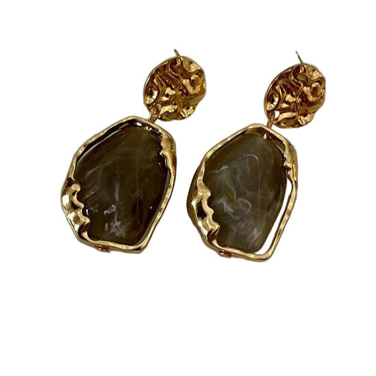 Boucles d’oreilles faites main avec une grande pierre de lune