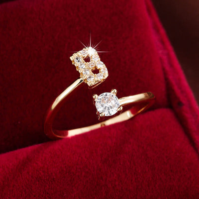 Bague initiale personnalisée en zircons scintillants