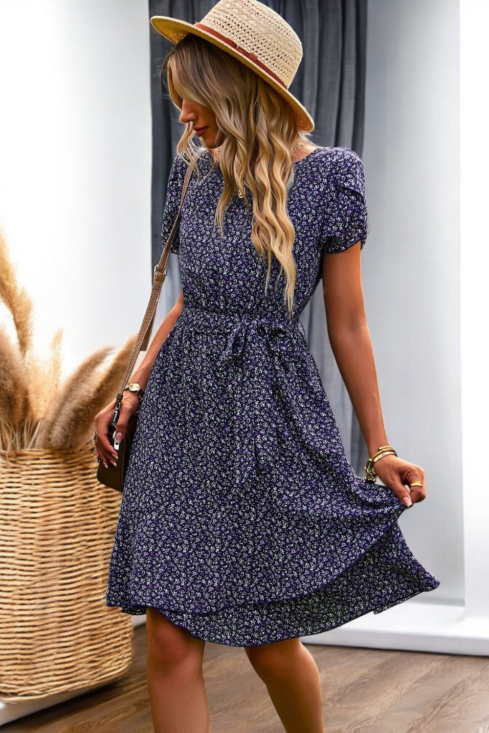 Éléanor - Mini robe avec ceinture et manches fleuries