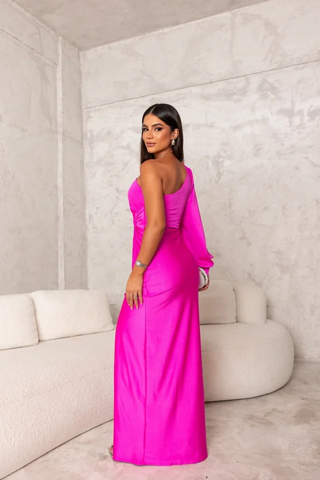 Élise - Robe en satin élégante à une épaule avec fente latérale