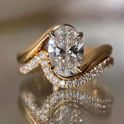 Bagues en or 18K (2) portées en harmonie
