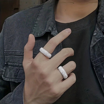 Bague en titane avec diamants indiscernables du vrai