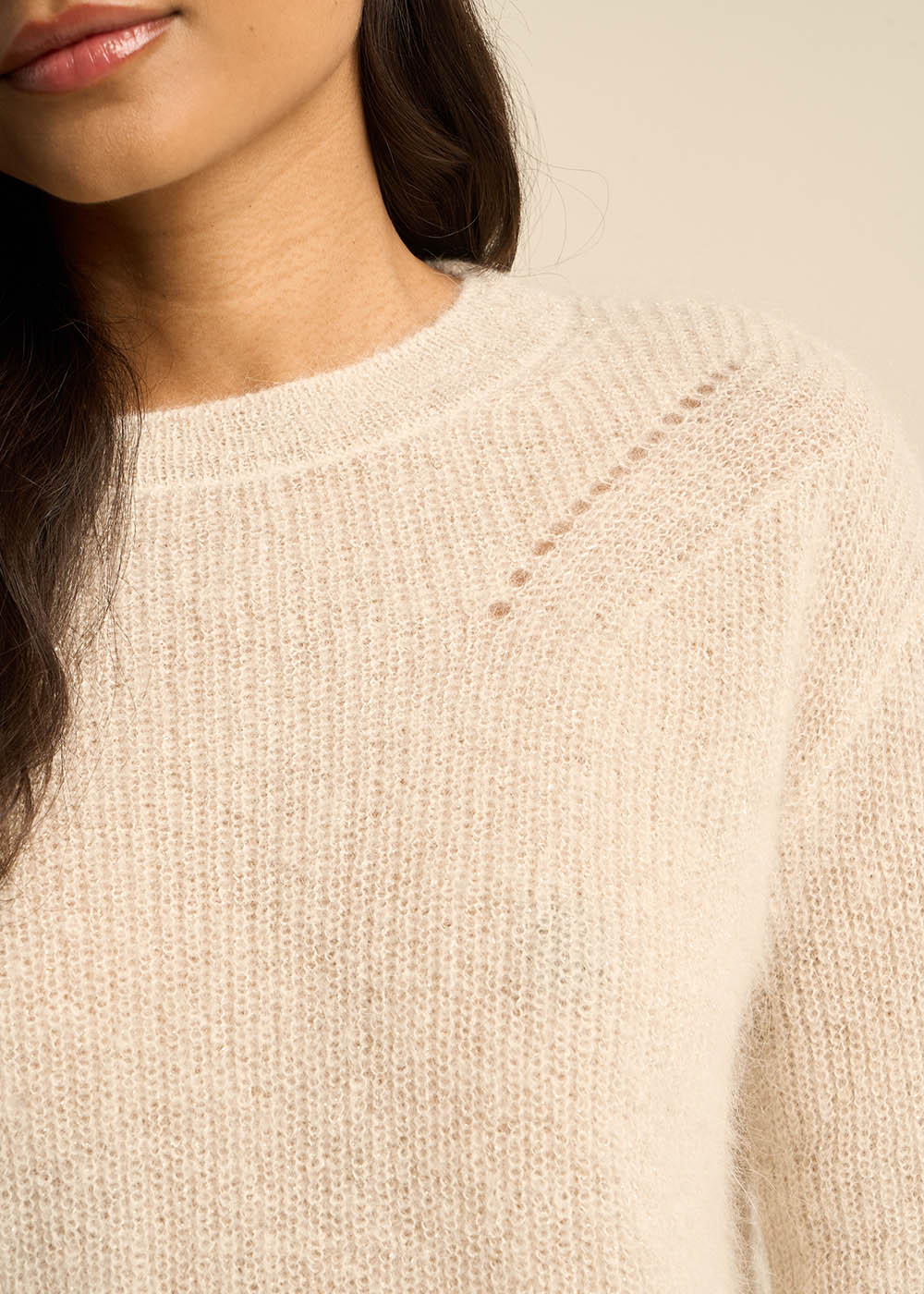 Pull col rond à détails brillants