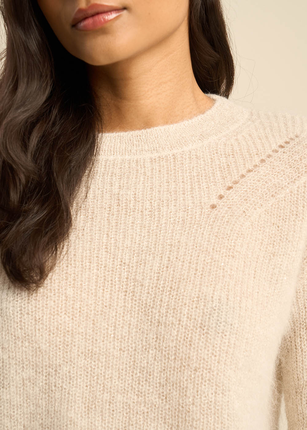 Pull col rond à détails brillants