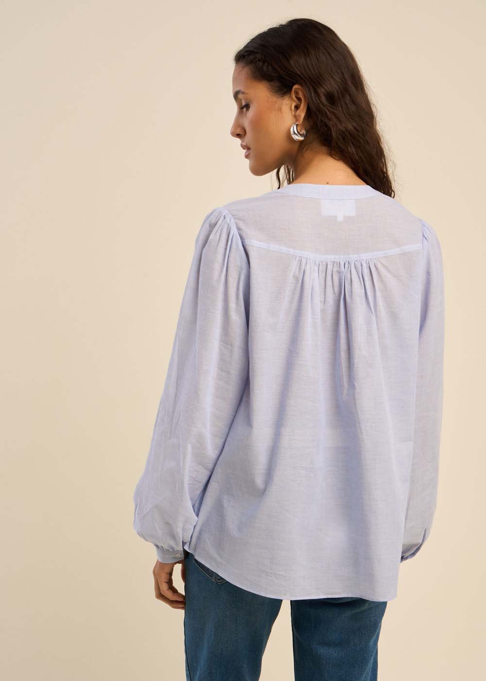 Chemise en coton avec col tunisien et détails froncés