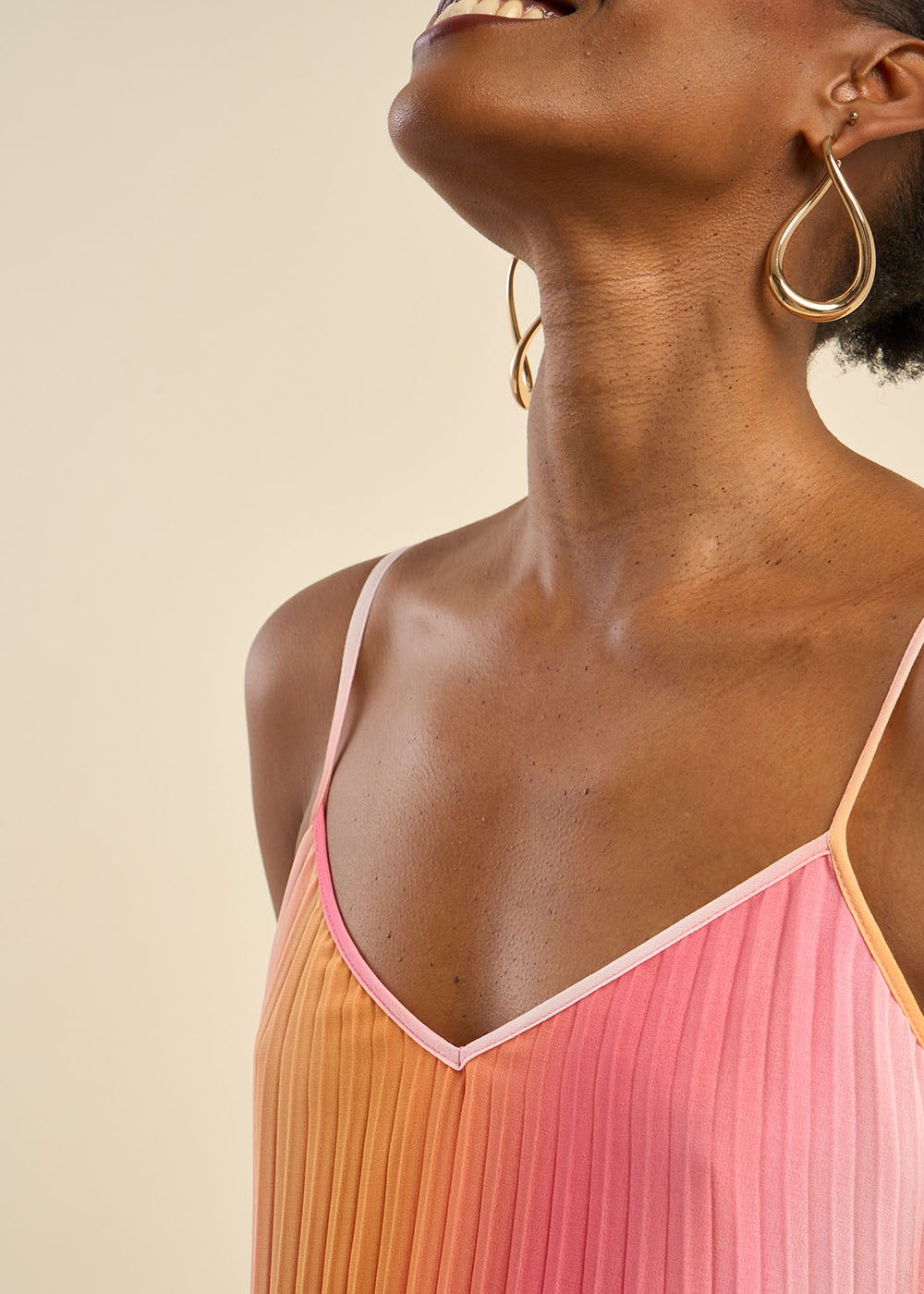 Robe longue plissée à bretelles