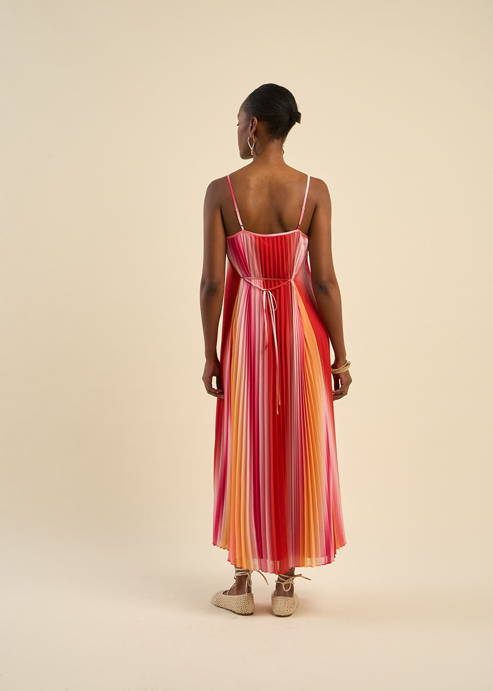 Robe longue plissée à bretelles