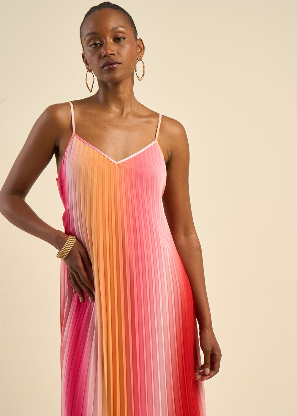 Robe longue plissée à bretelles