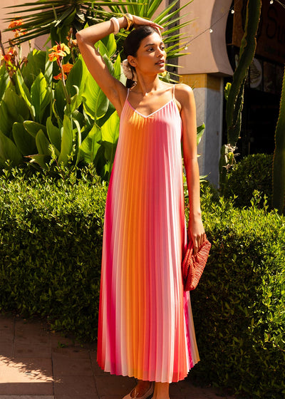 Robe longue plissée à bretelles