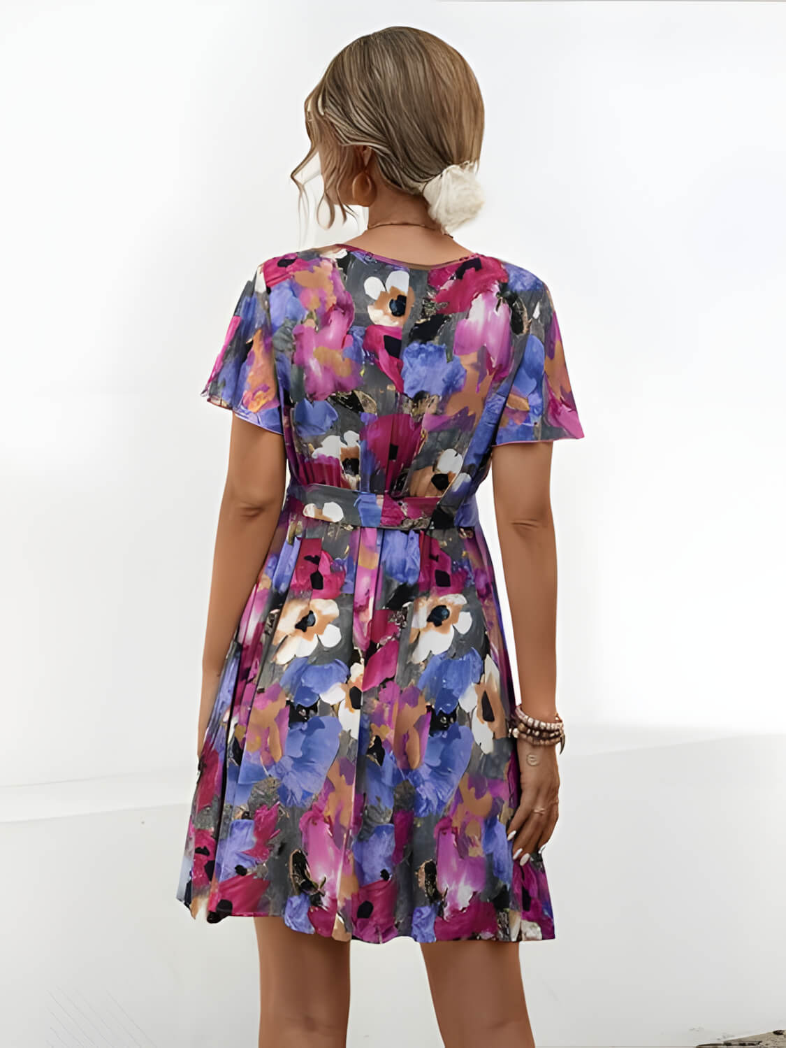 Hélène - Mini robe avec ceinture à la taille et motif floral