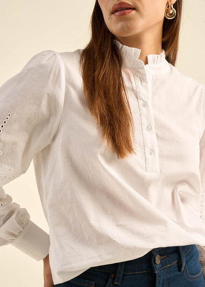 Blouse avec détails brodés