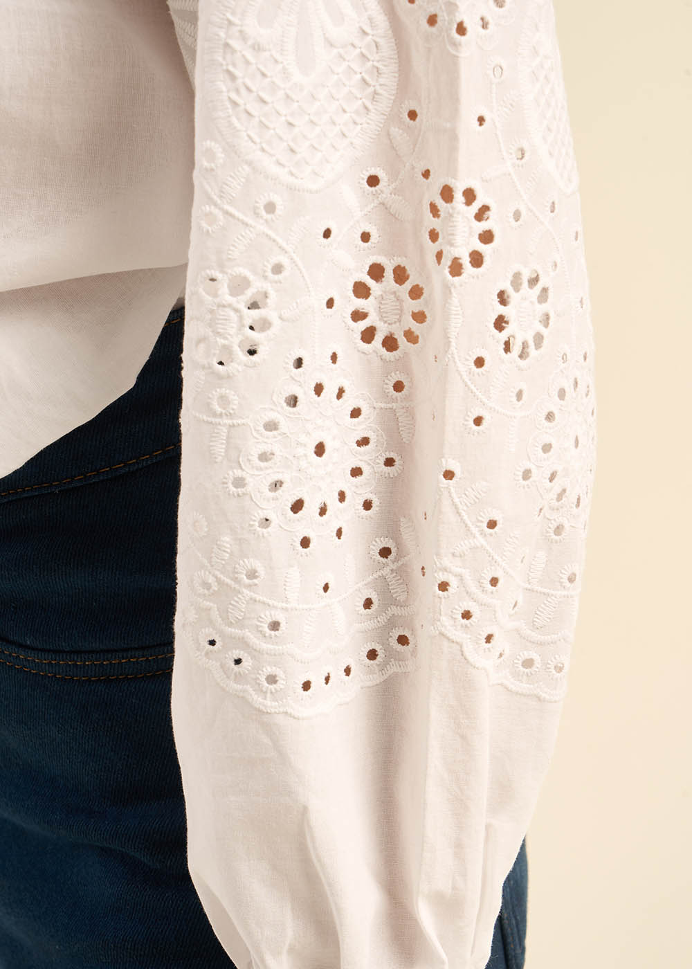 Blouse avec détails brodés