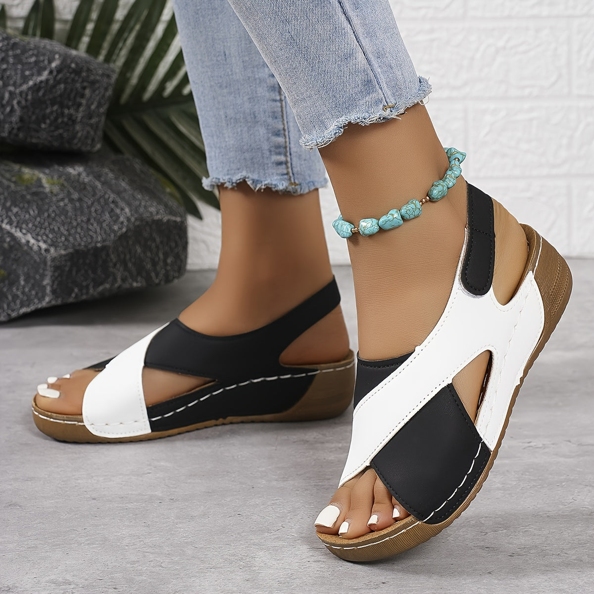 Sandales Femme à Deux Tons et Talon Compensé