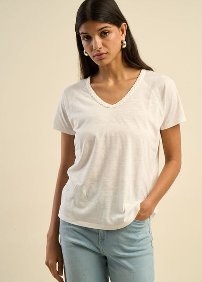 T-shirt à col V orné d'une tresse