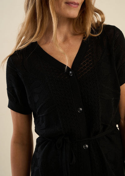 Robe courte en maille, boutonnée, ceinturée