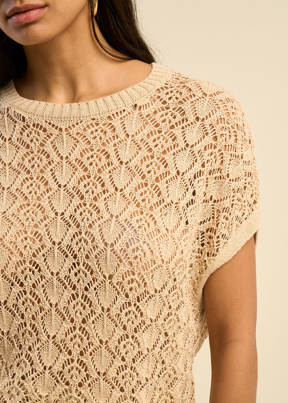 Pull ajouré à col rond et sans manches