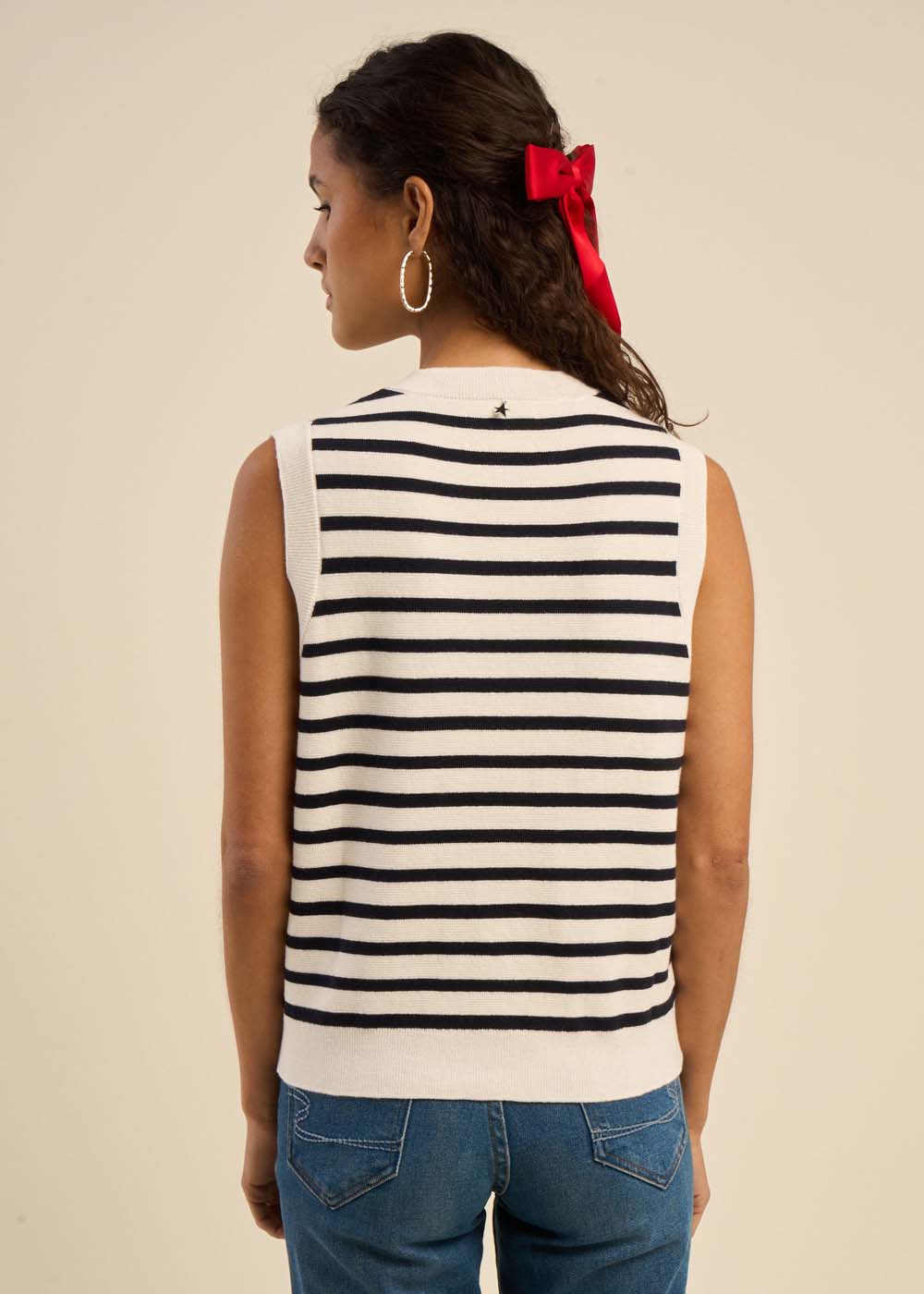 Gilet sans manches avec boutons bijoux