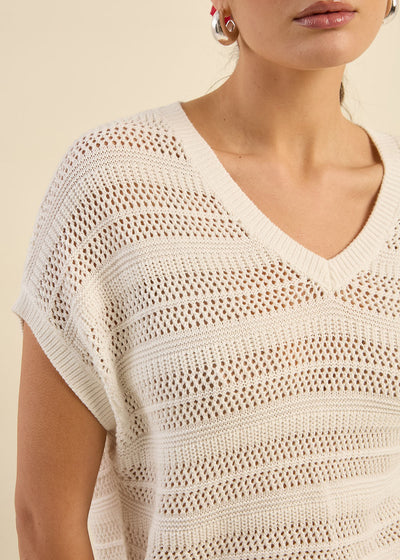 Pull léger en maille ajourée, manches courtes et col V