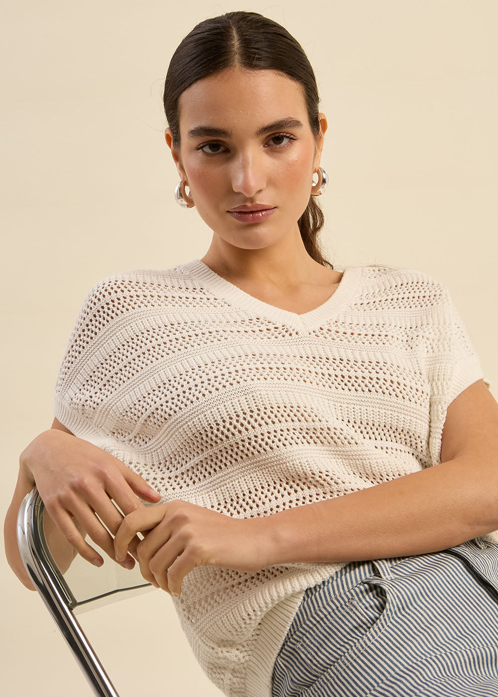 Pull léger en maille ajourée, manches courtes et col V