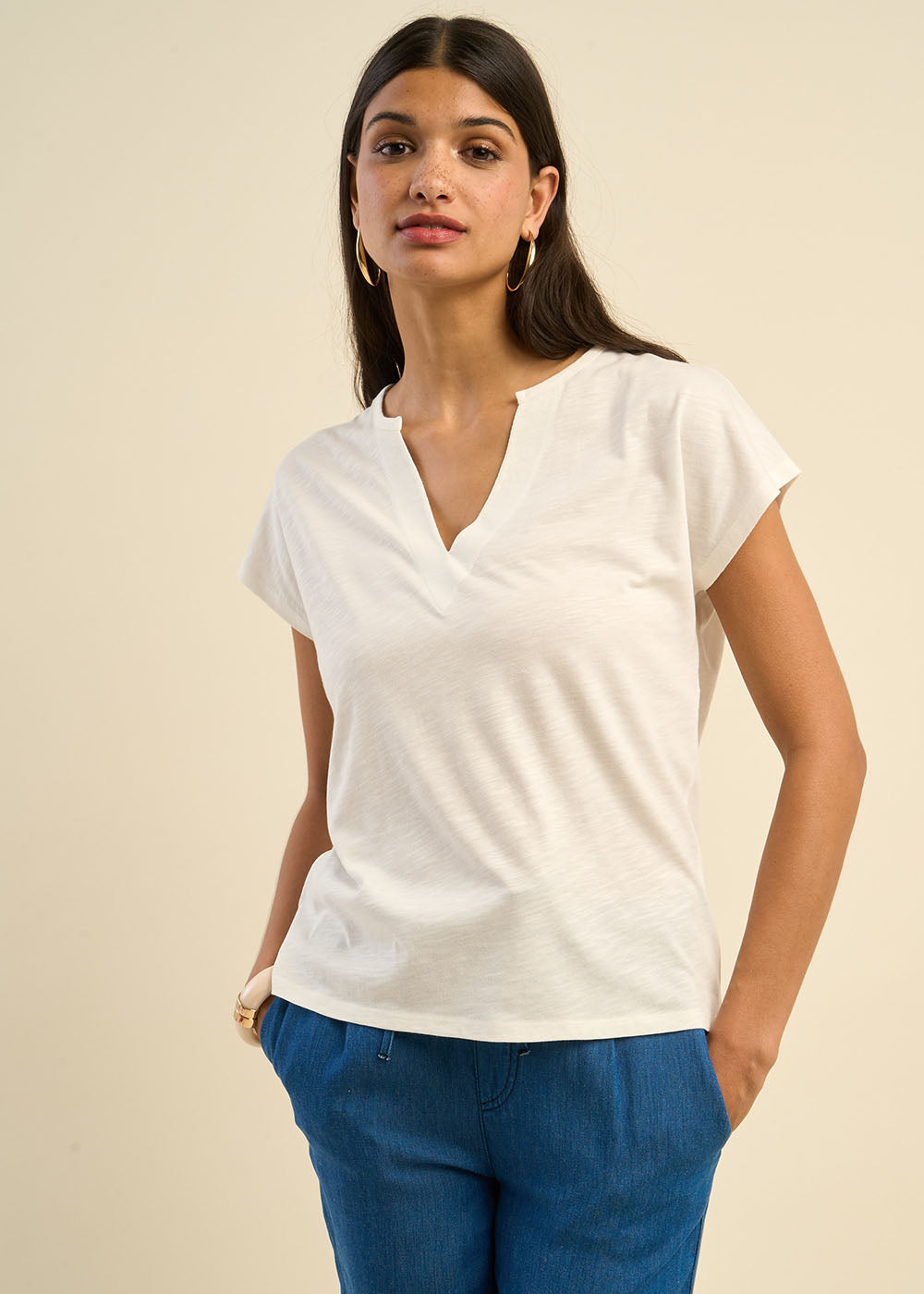 T-shirt à col tunisien et épaules tombantes