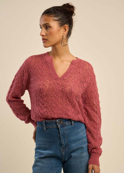 Pull droit à col tunisien et détails fantaisie