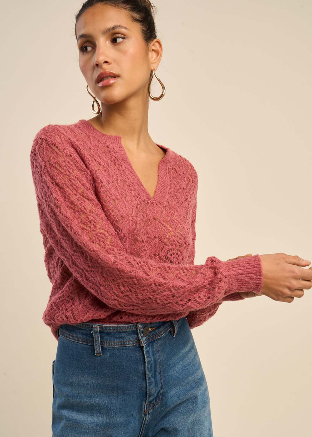 Pull droit à col tunisien et détails fantaisie
