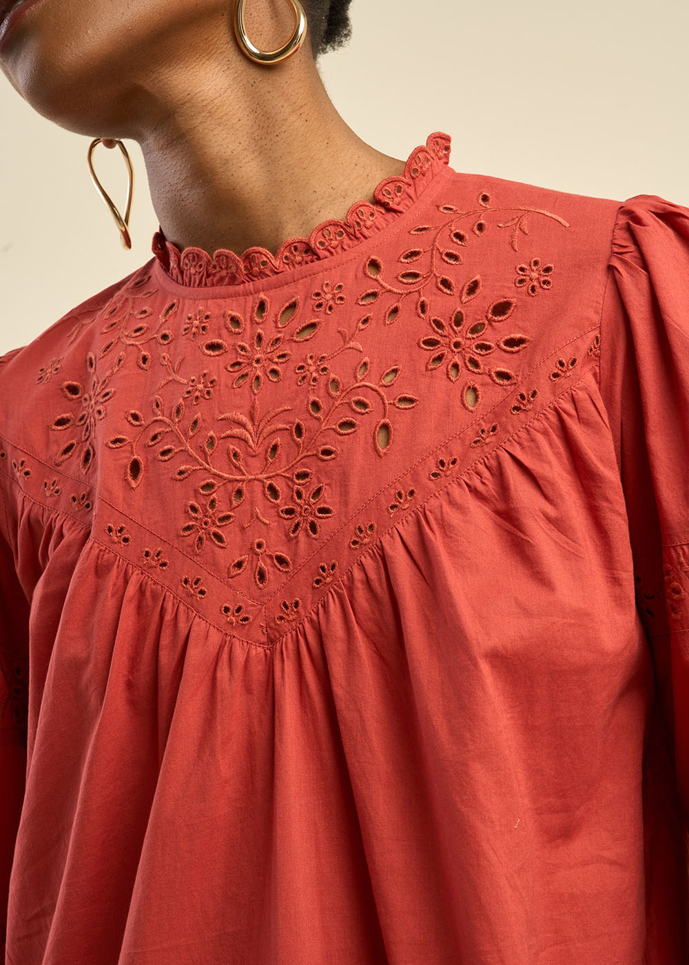 Blouse en voile de coton avec broderies anglaises