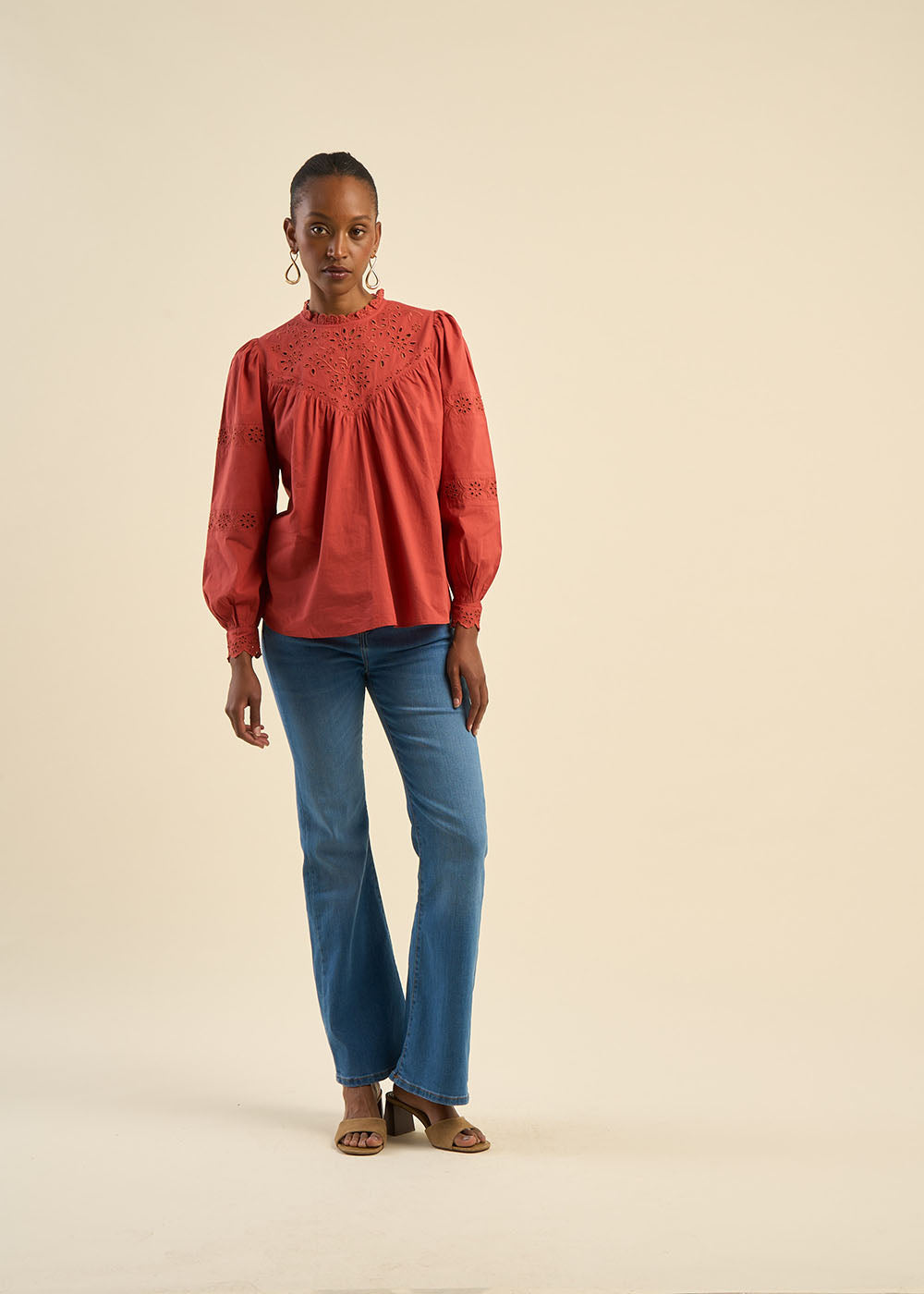 Blouse en voile de coton avec broderies anglaises