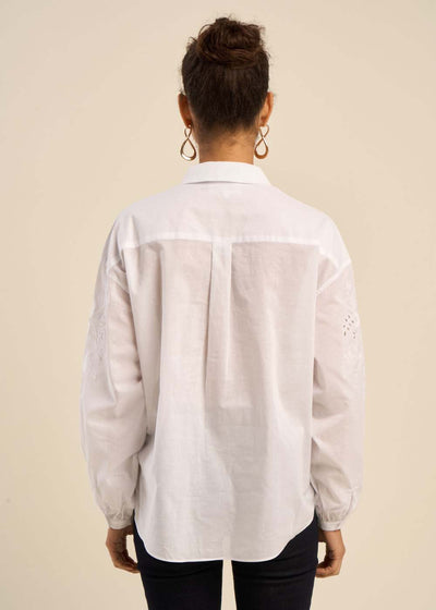 Chemise détails broderies ton sur ton