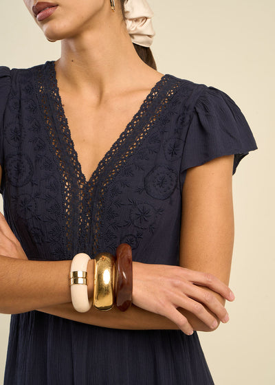 Robe longue décolletée V détails dentelles