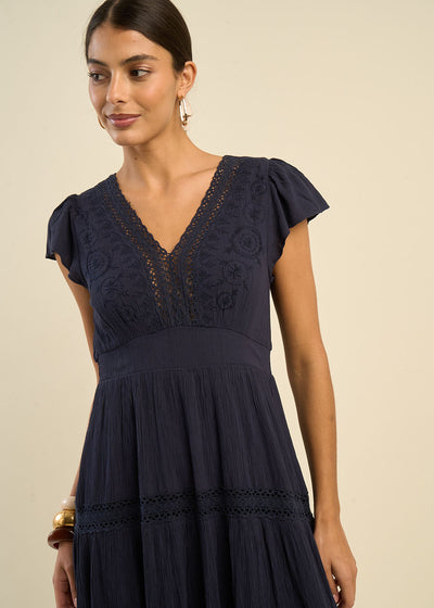 Robe longue décolletée V détails dentelles