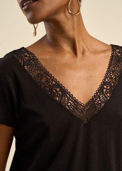 T-shirt, décolleté dos avec broderie