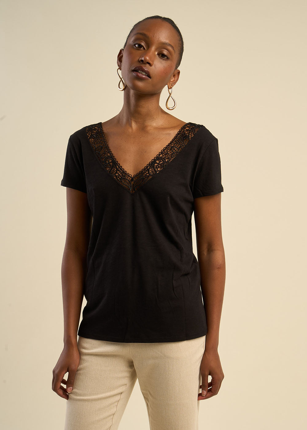 T-shirt, décolleté dos avec broderie