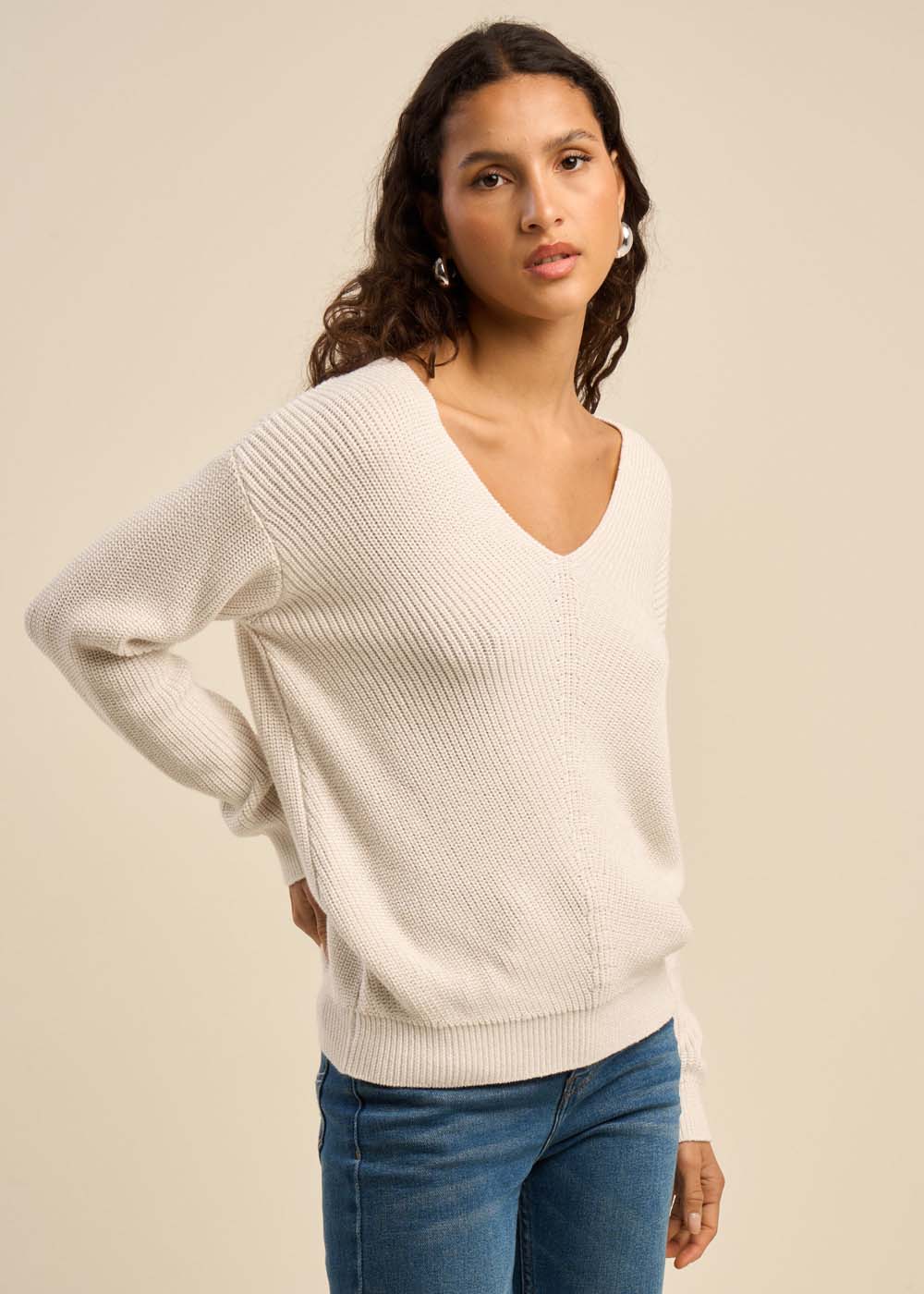 Pull ample à col V avec détails en lurex
