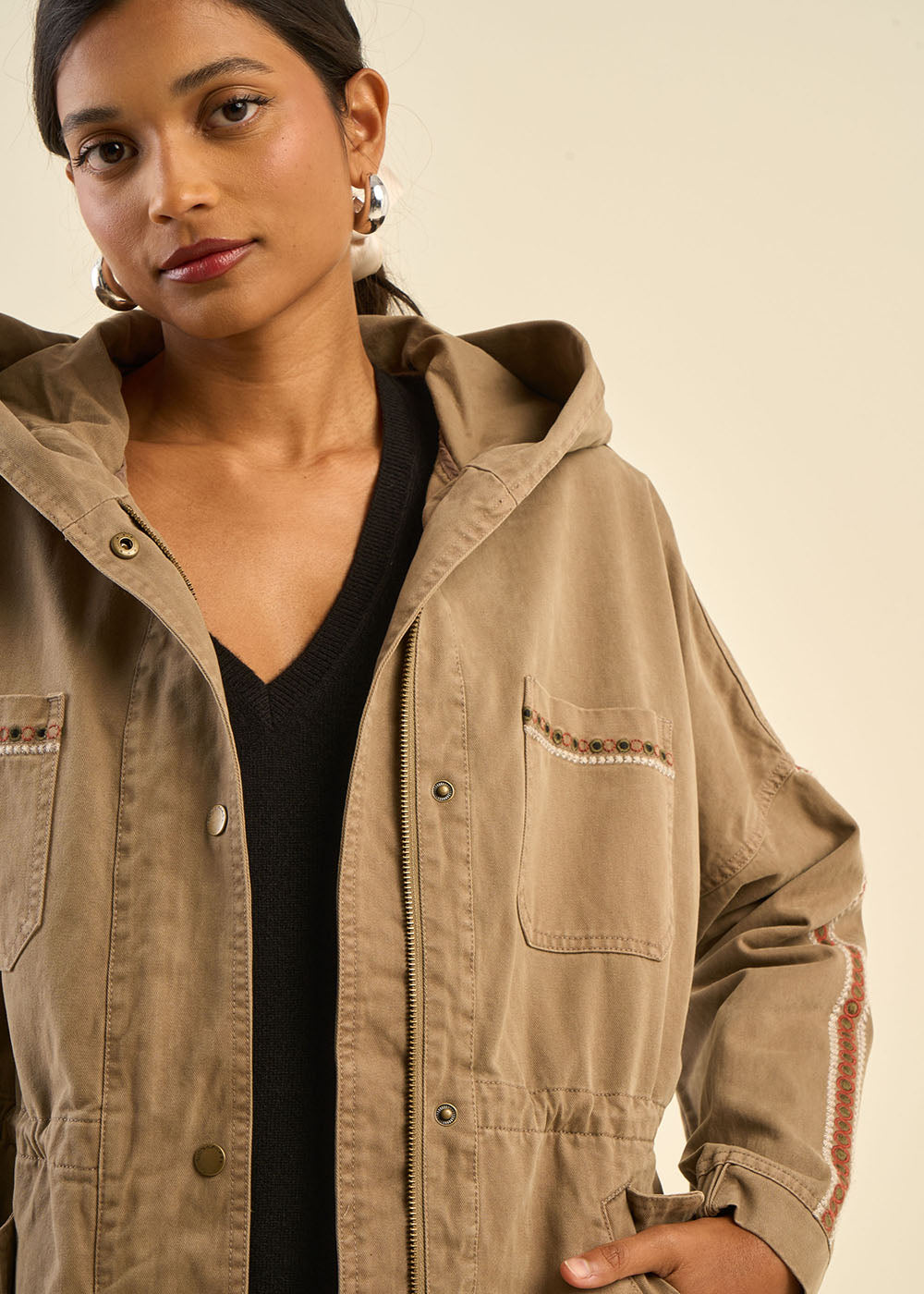 Parka mi-longue brodée