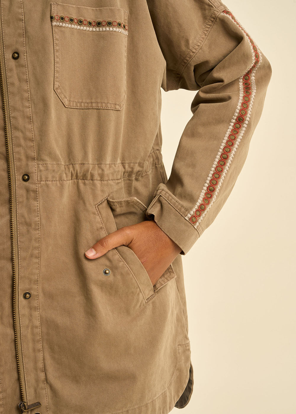 Parka mi-longue brodée