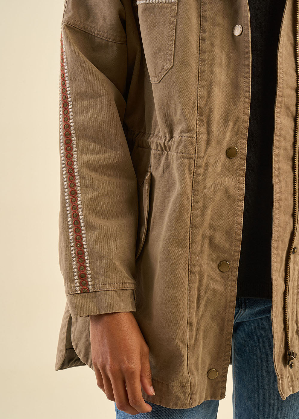 Parka mi-longue brodée