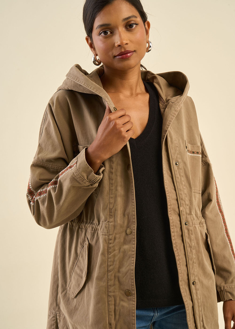 Parka mi-longue brodée