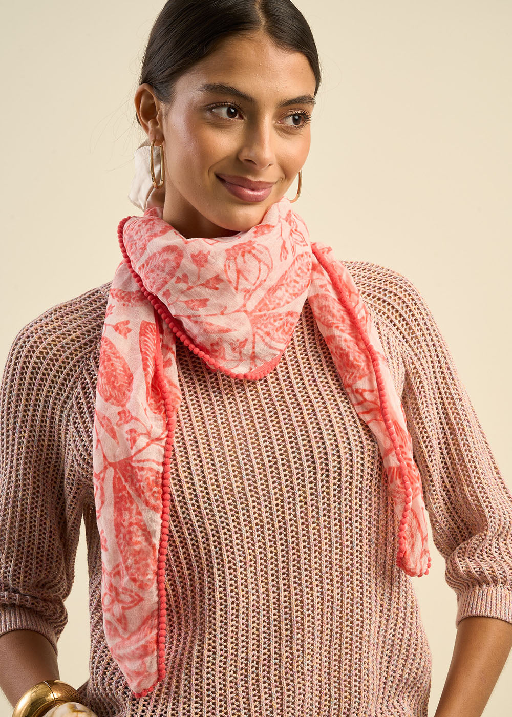 Foulard aux motifs floraux