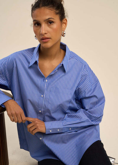 Chemise oversize à rayures bleues et blanches
