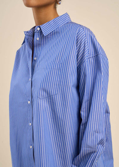 Chemise oversize à rayures bleues et blanches