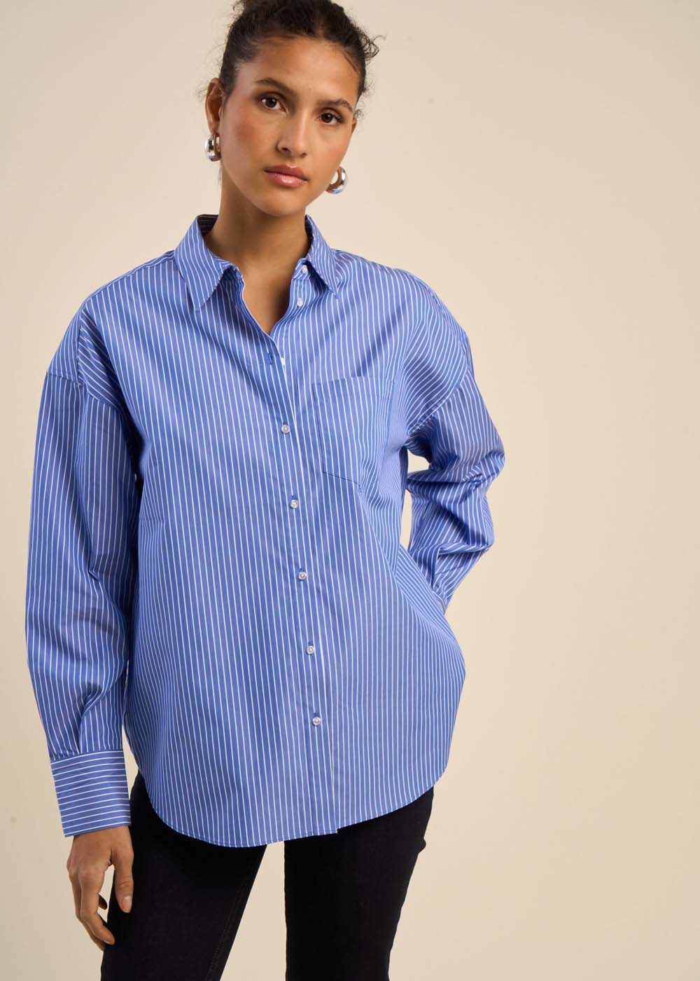 Chemise oversize à rayures bleues et blanches