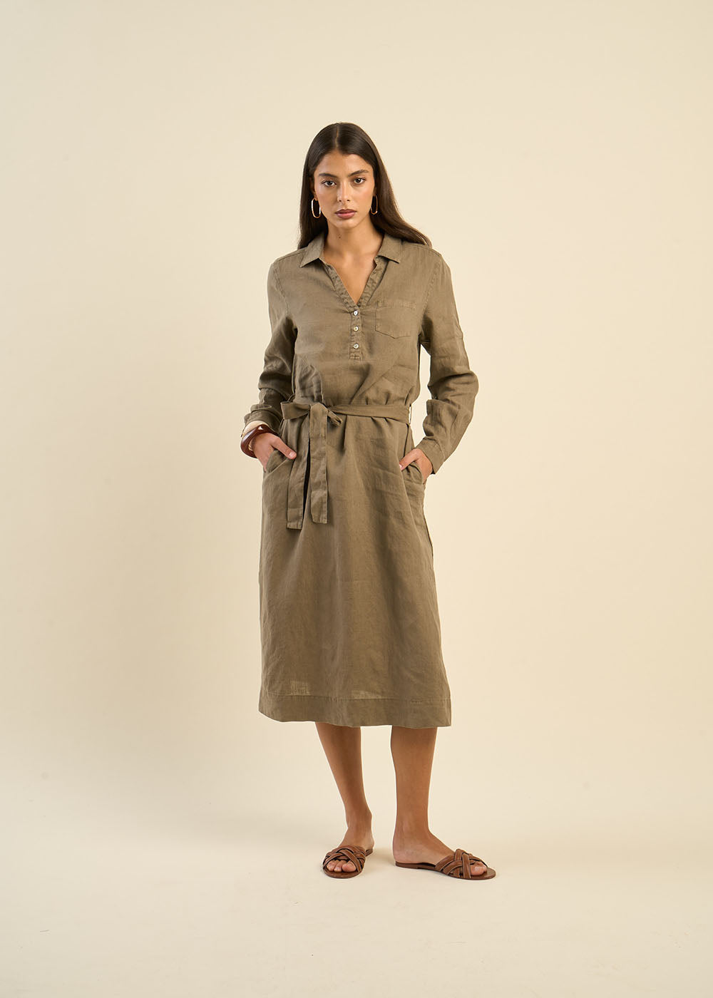 Robe chemise ceinturée à manches ajustables