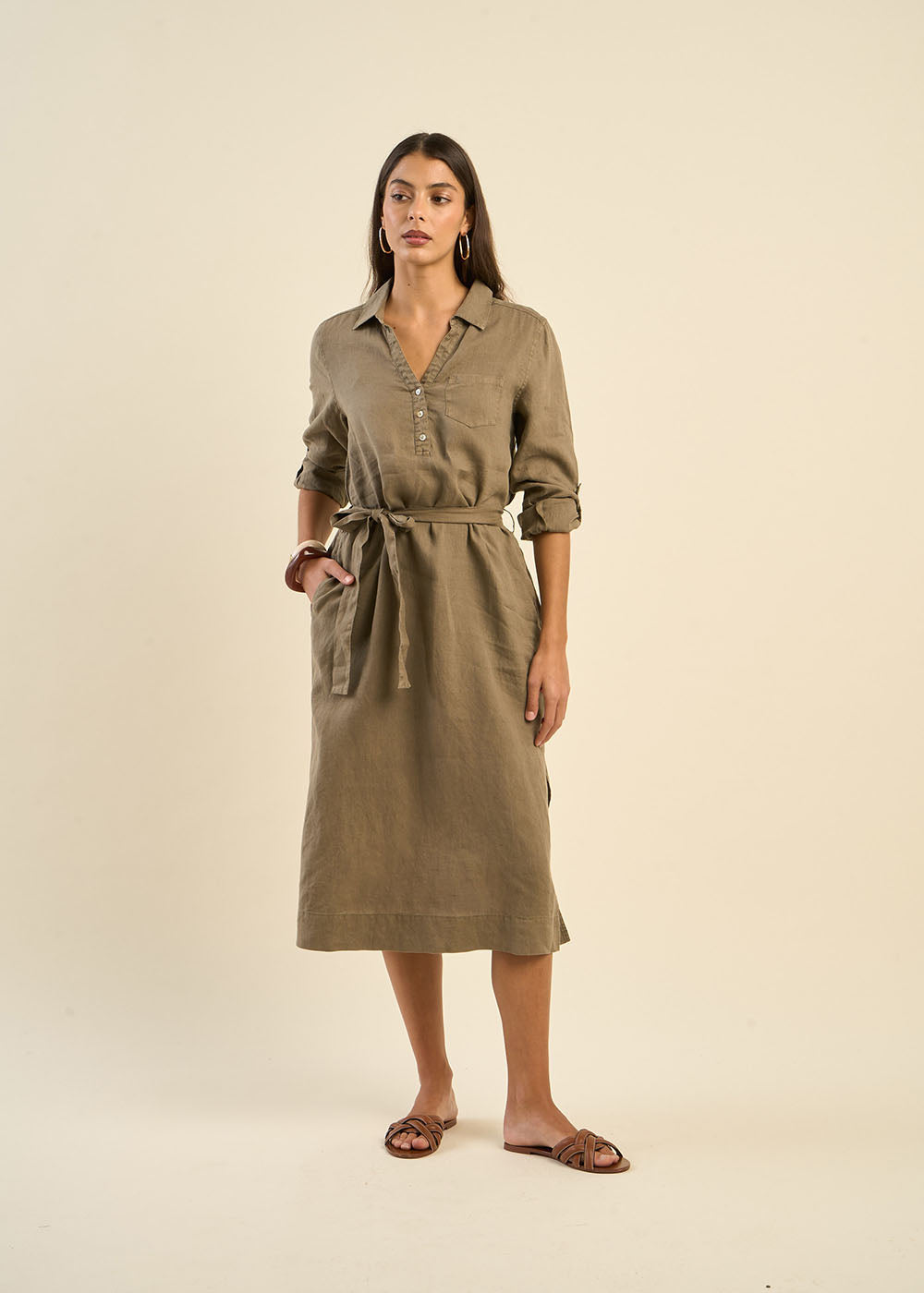 Robe chemise ceinturée à manches ajustables