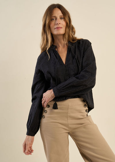 Blouse  brodée à encolure tunisienne boutonnée