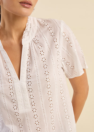 Blouse en broderie anglaise col volanté