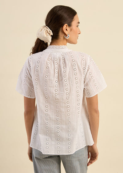 Blouse en broderie anglaise col volanté